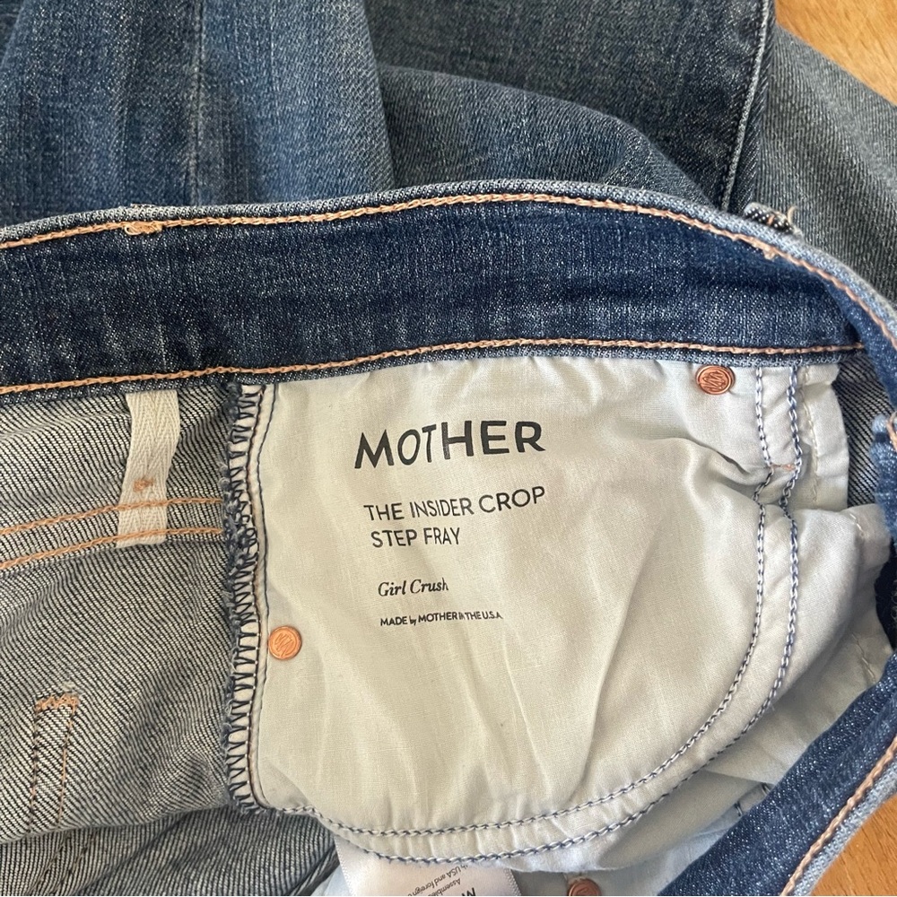MOTHER The Insider Crop Step Fray in size 30
GIRL CRUSH - Picture 11 of 14